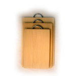dřevěná prkénka s kovovou rukojetí